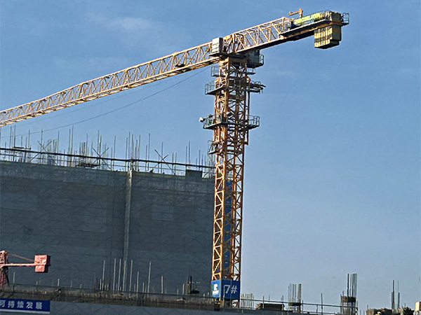 动臂塔吊